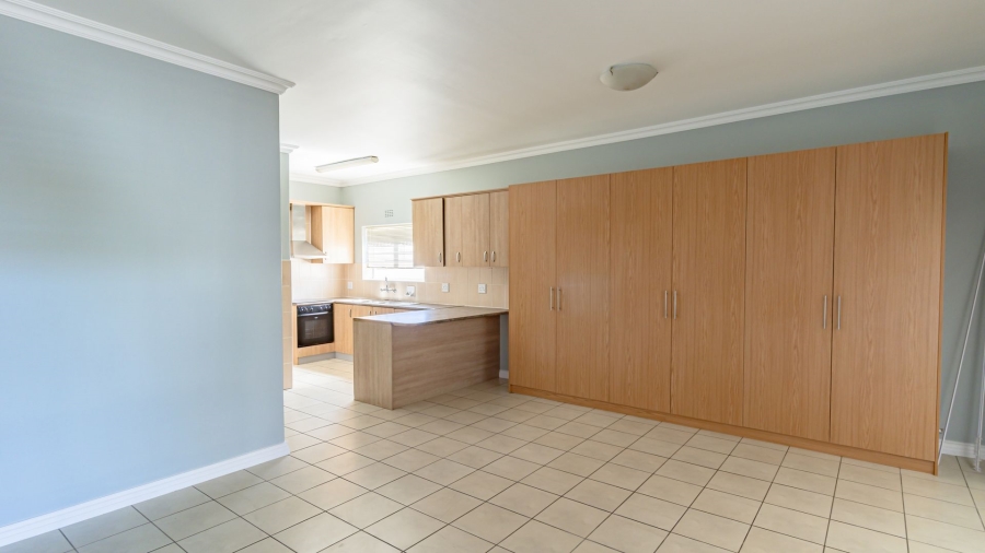 To Let 5 Bedroom Property for Rent in Myburgh Park Western Cape